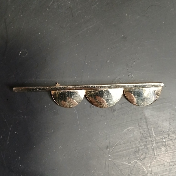 Long goldtone brooch - Picture 3 of 3